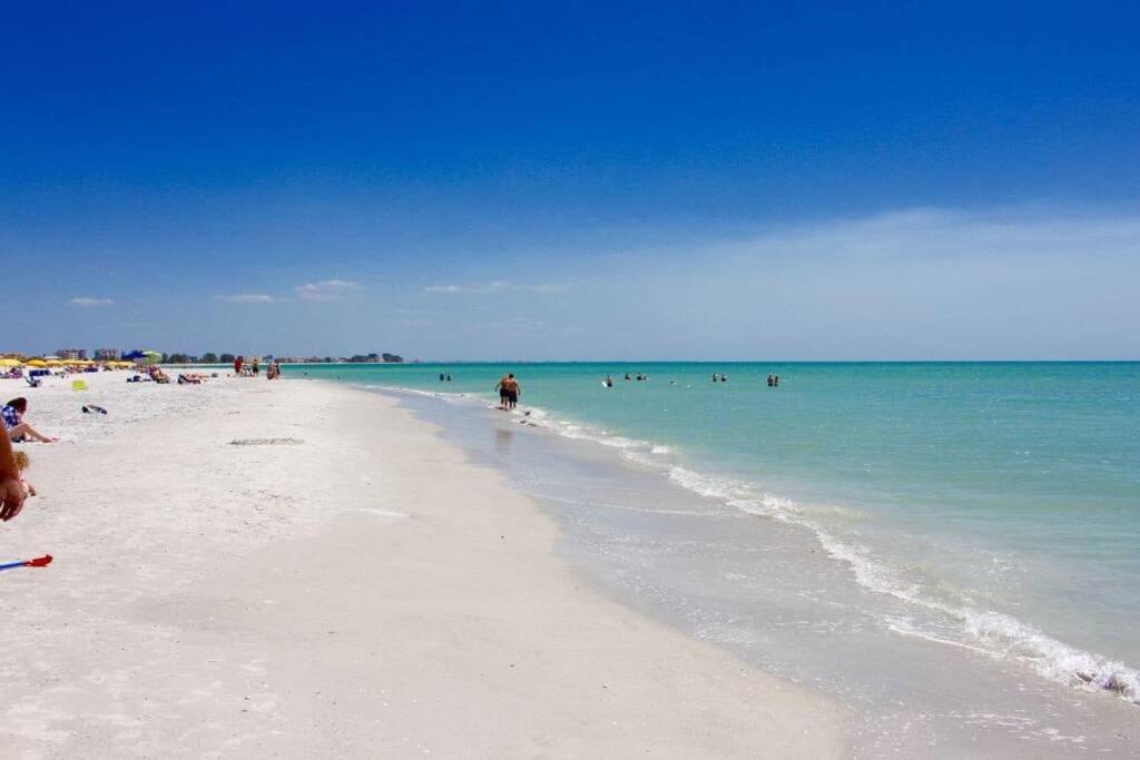 Luxurious Modern Townhouse Right Across Beach!! Table Tennis St. Pete Beach Kültér fotó