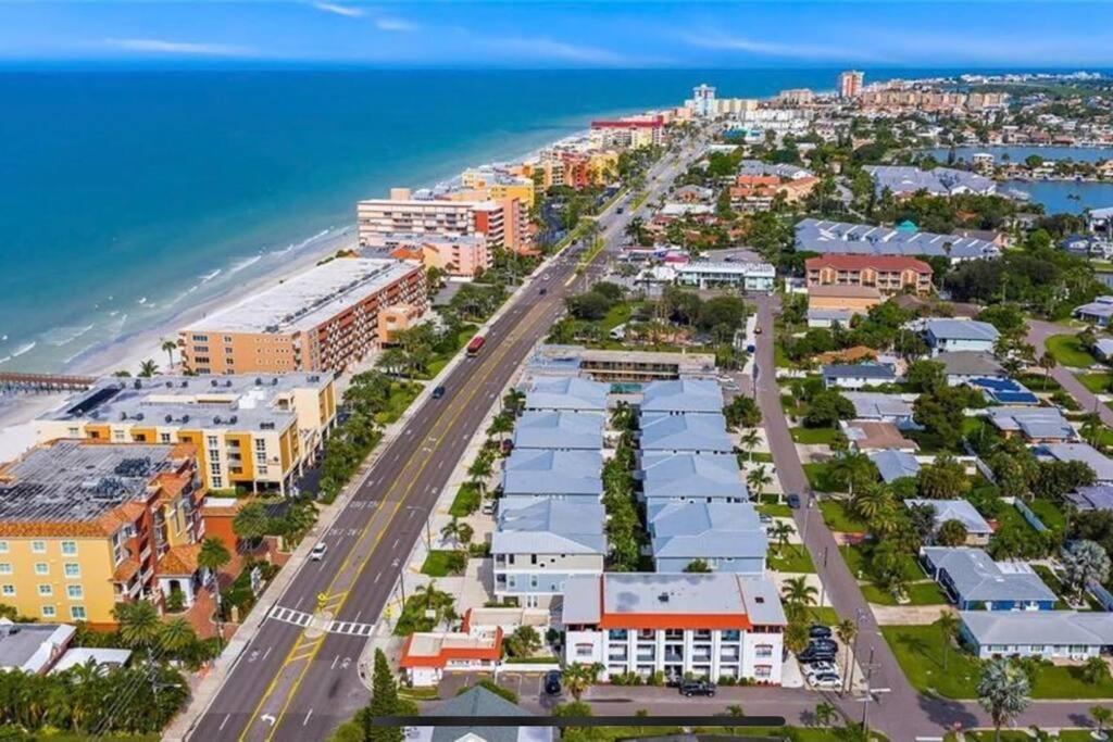 Luxurious Modern Townhouse Right Across Beach!! Table Tennis St. Pete Beach Kültér fotó