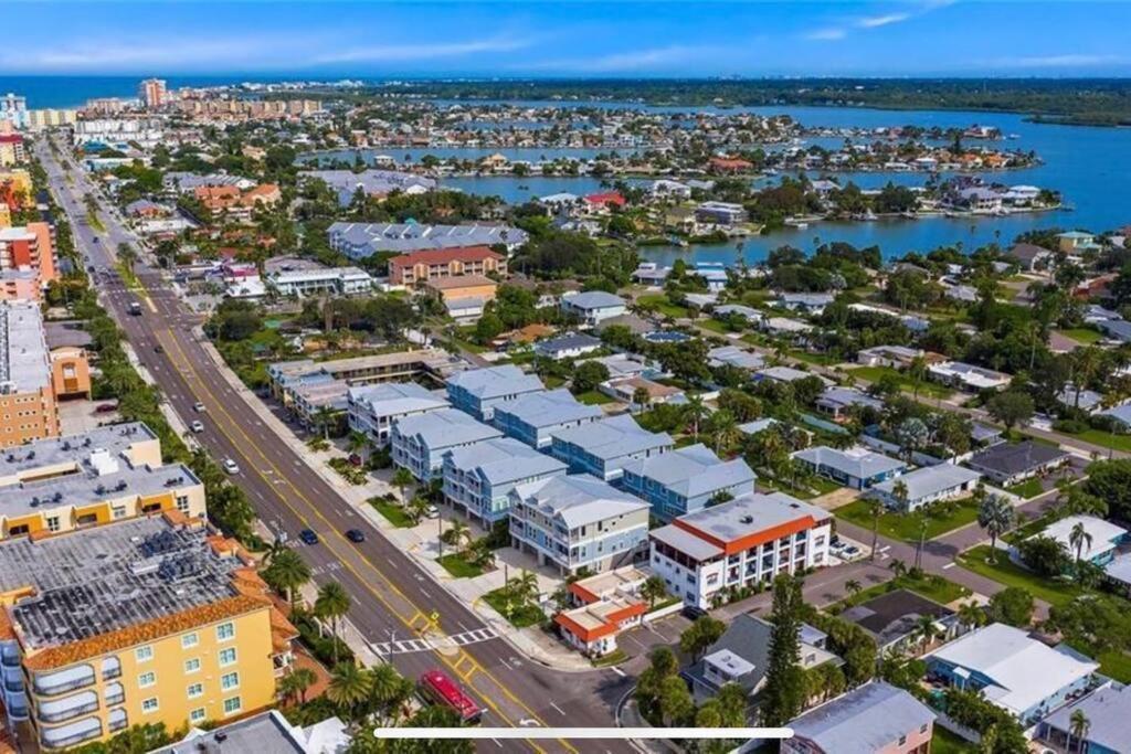 Luxurious Modern Townhouse Right Across Beach!! Table Tennis St. Pete Beach Kültér fotó