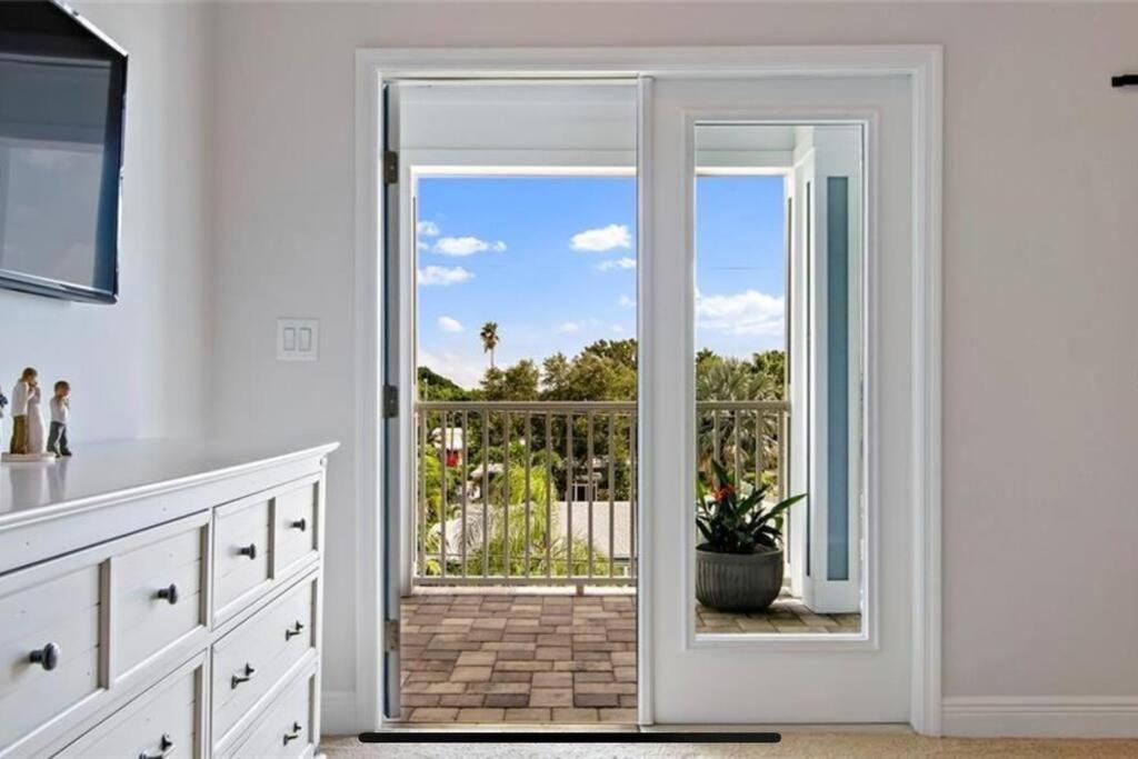Luxurious Modern Townhouse Right Across Beach!! Table Tennis St. Pete Beach Kültér fotó